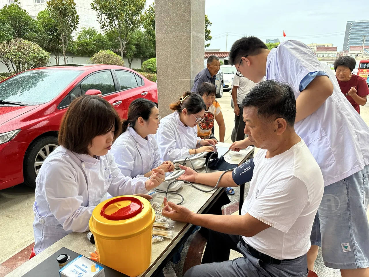 基层慢病筛防中心现场服务照片